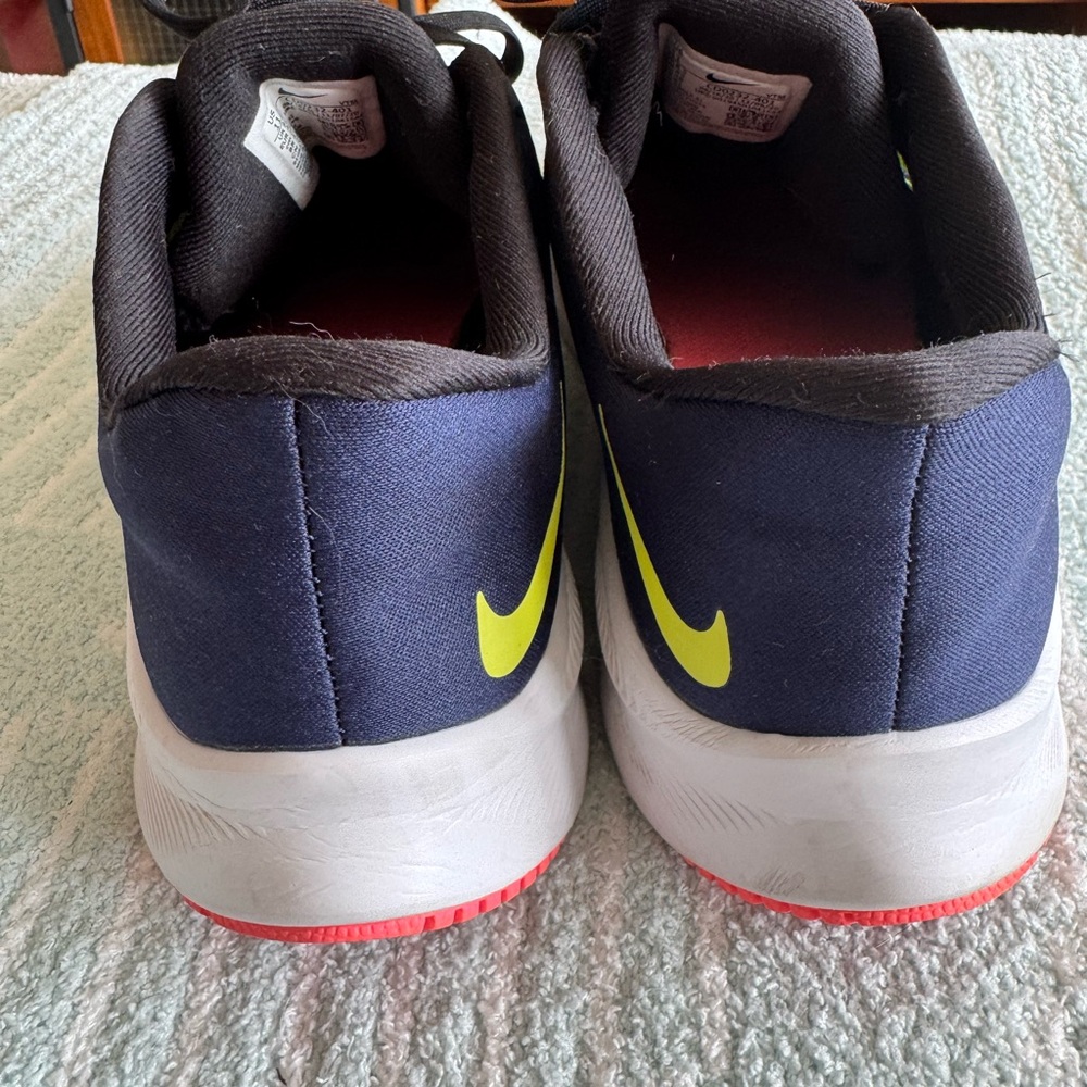 Nike Navy and Neon Yellow/Pink Running Shoes - Picture 3 of 4